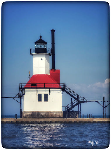 Lighthouse (0220)